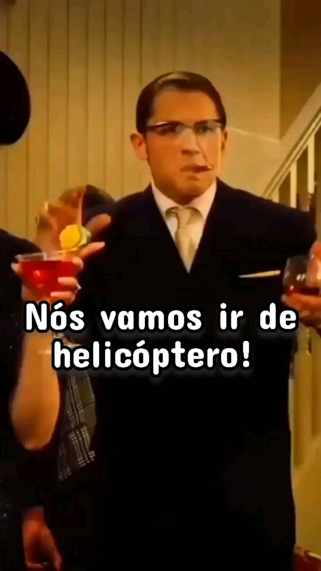 Nós vamos ir de helicóptero! 
Como??
🚁🚁🚁🚁
Bora voaaar!! 
.
.
.
#embarquefloripa #memes #memesinstagram #viral #viralreels #helicóptero #helicopter #helicoptero