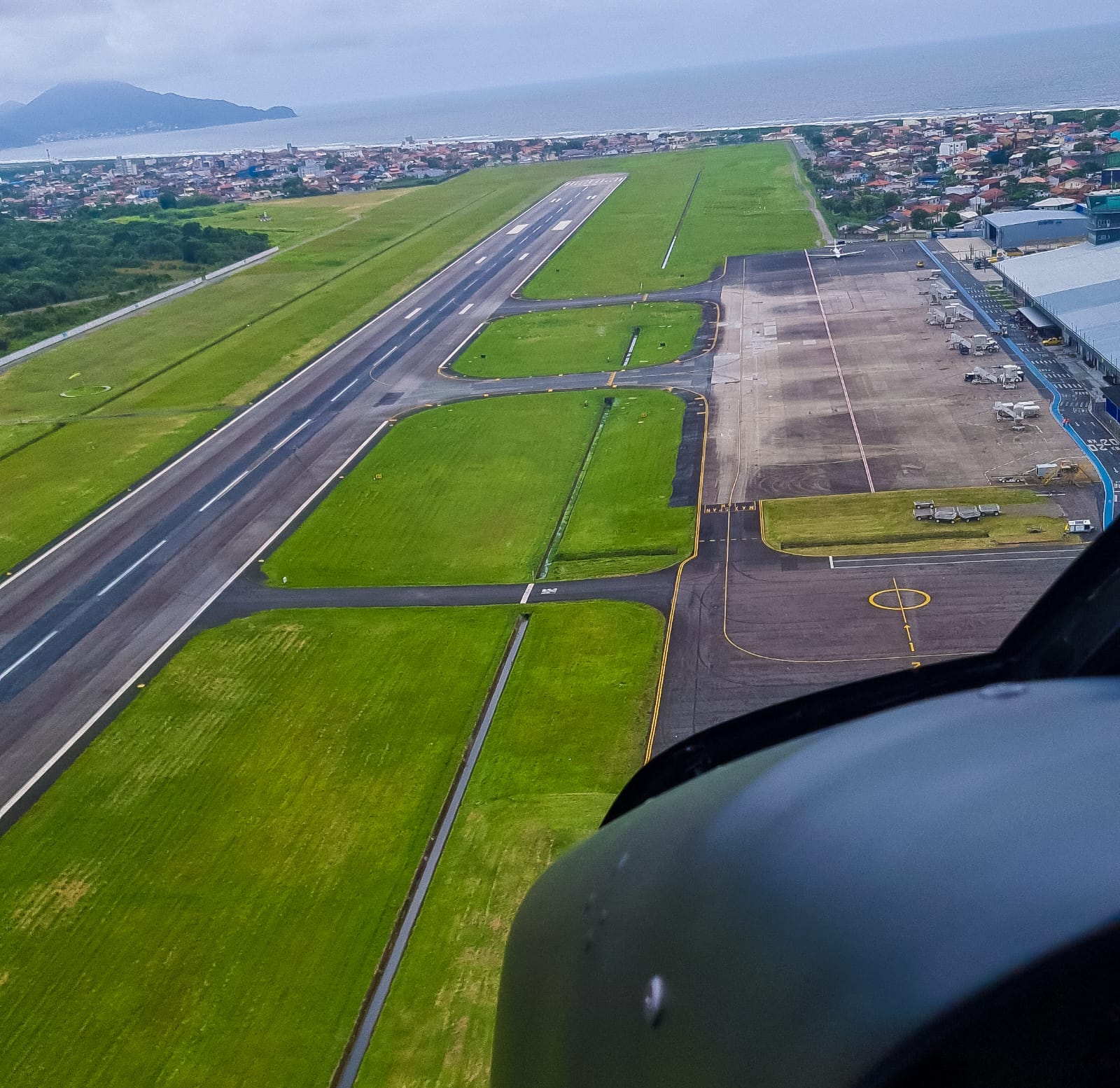 aeroporto internacional de navegantes balneário camboriú florianopolis helicoptero jato aviao santa catarina brasil embarque floripa
